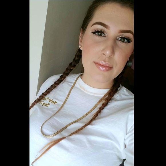 Meet your Posher, Corinne - Picture 1 of 1